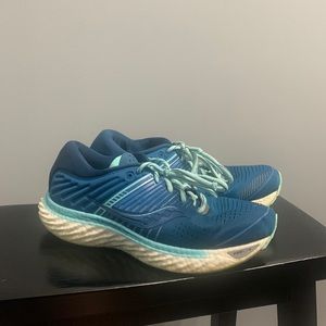 Saucony shoes